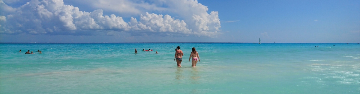 Panorama von Playa del Carmen (ALF photo / stock.adobe.com)  lizenziertes Stockfoto 
Información sobre la licencia en 'Verificación de las fuentes de la imagen'